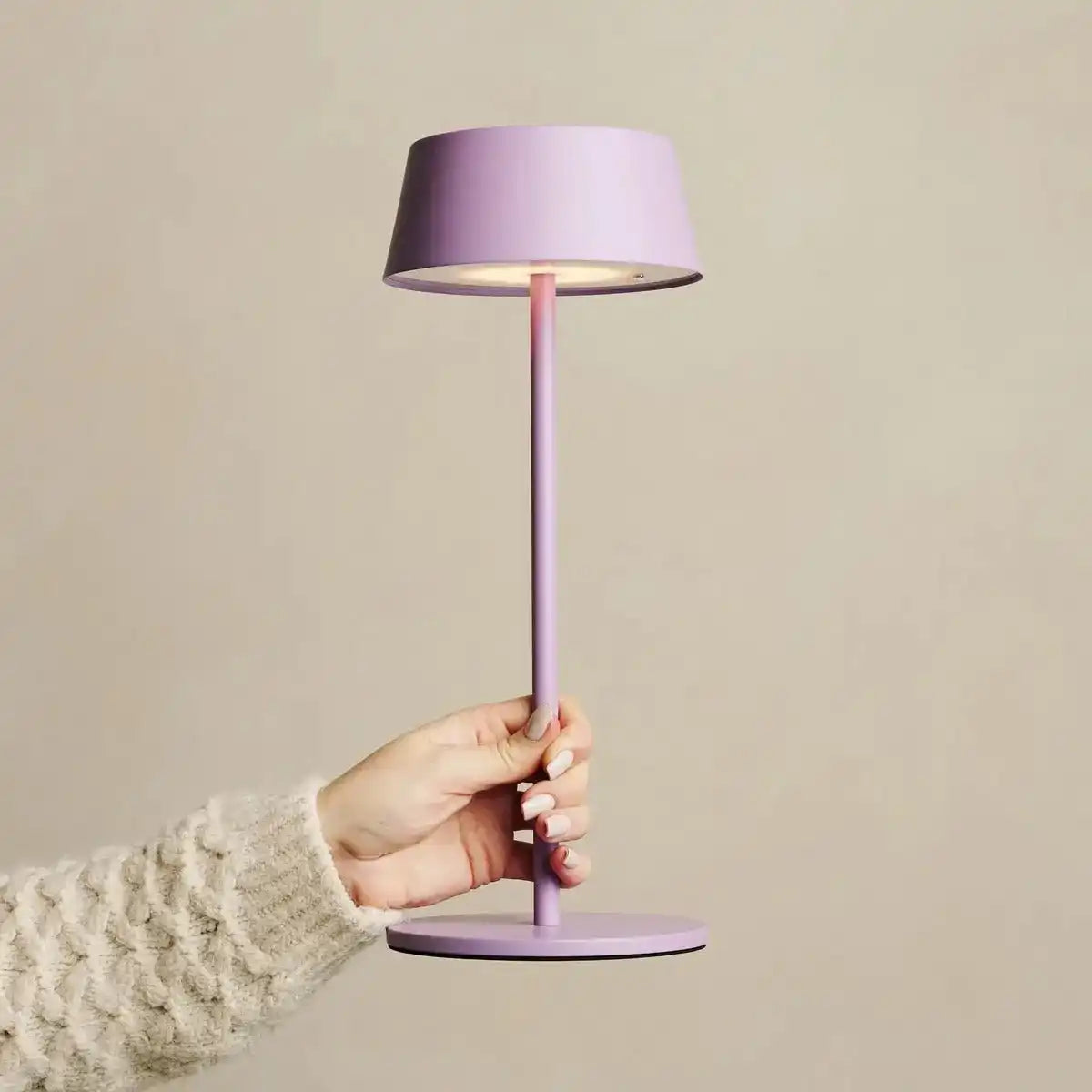 Hugo Violet Lila wiederaufladbarer Tischlampe - stilvoller, dimmbarer Lampe und schnurlos