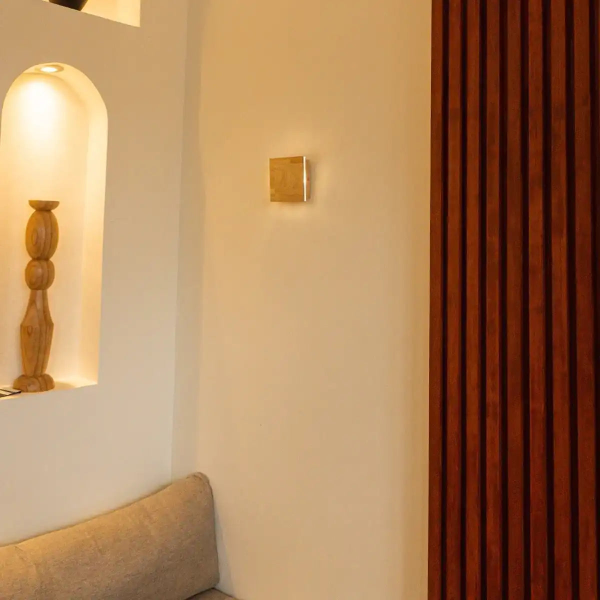 Spur hellbraune schnurlose Wandlampe - wiederaufladbare, dimmbare, natürliche Holzlampe