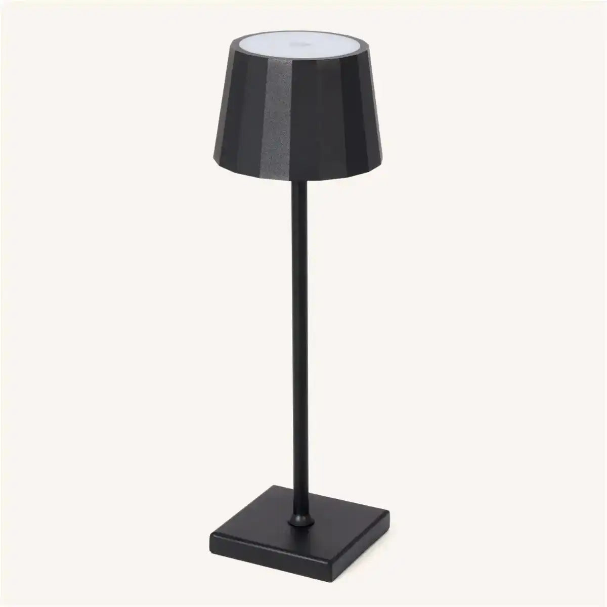 William Black wiederaufladbare Tischlampe aus Eisen – 120-Stunden-Akku, dimmbar, USB-C-Aufladung