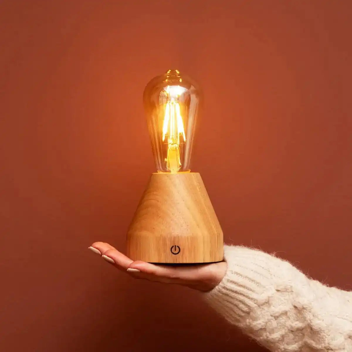 Zavi Hellbraune wiederaufladbare LED-Tischlampe – kabellos, dimmbar, 80-Stunden-Akku