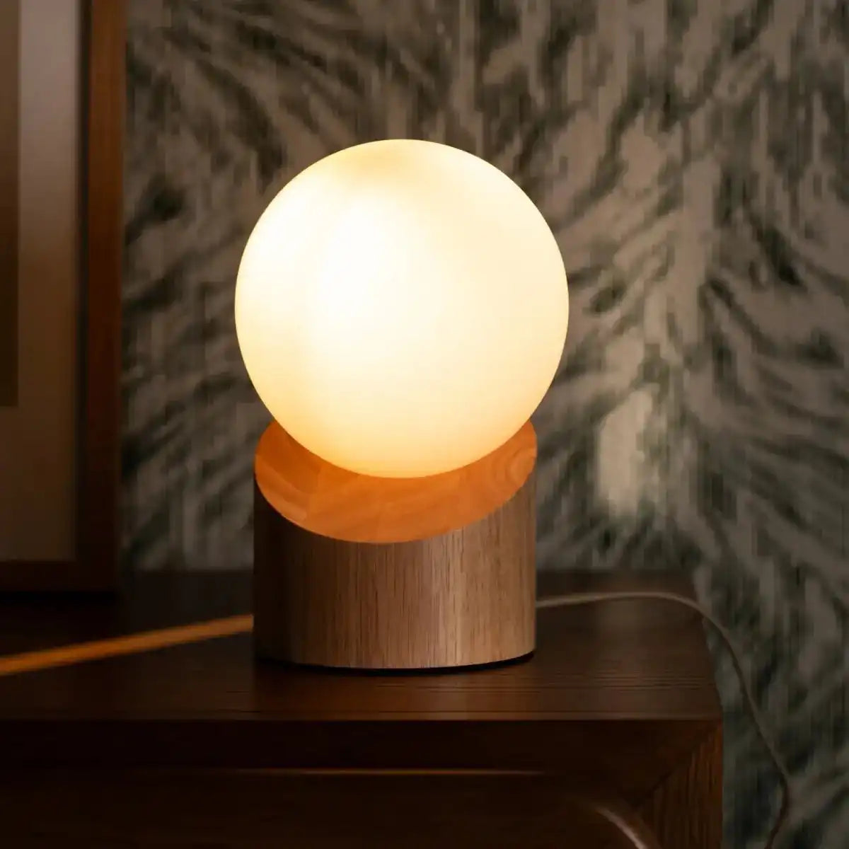 Quin hellbraune Holzlampe mit Kabel - nachhaltiges Gummiholz & Fröste Glas