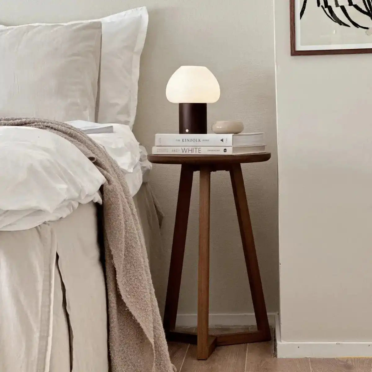Dunkelbraune Holzlampe Fynn – wiederaufladbares und dimmbares Licht