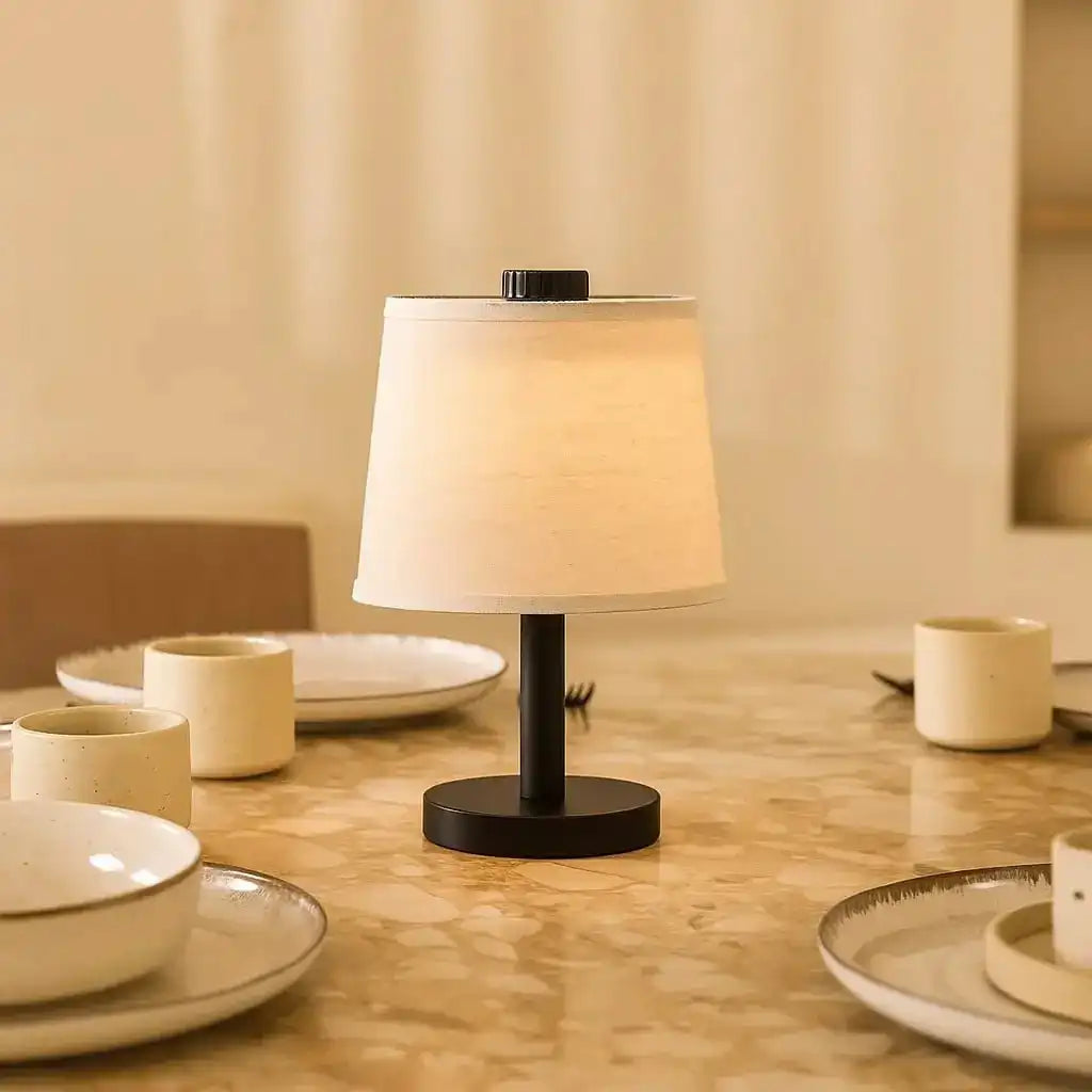 Rover Schwarze Holzlampe - wiederaufladbar, schnurlos und dimmbarer Schatten