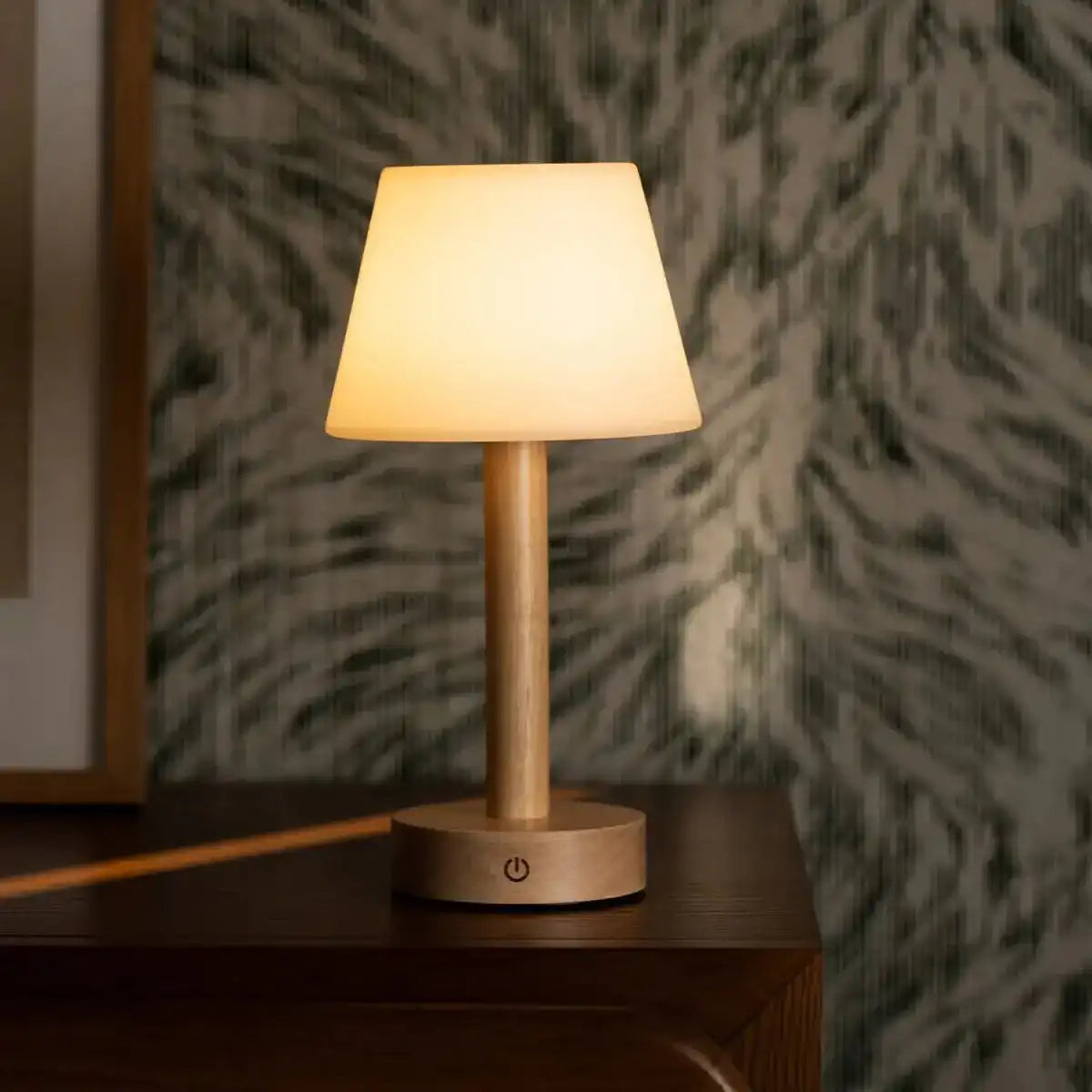 Zoë Hellbraune wiederaufladbare Tischlampe aus Holz | Dimmbar, USB-C, 80-Stunden-Akku