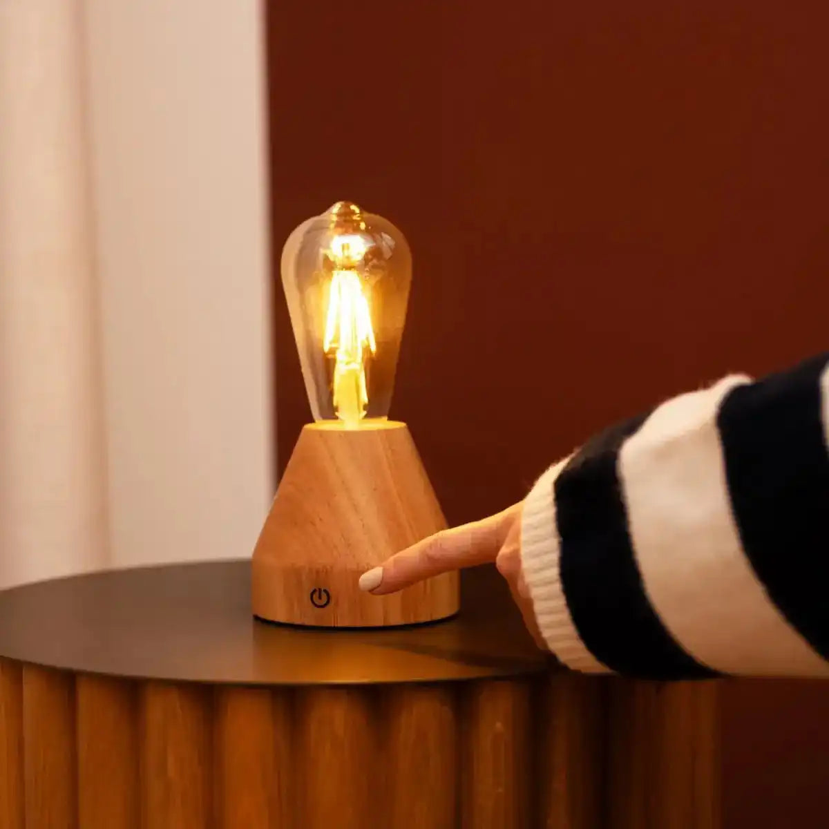 Zavi Hellbraune wiederaufladbare LED-Tischlampe – kabellos, dimmbar, 80-Stunden-Akku