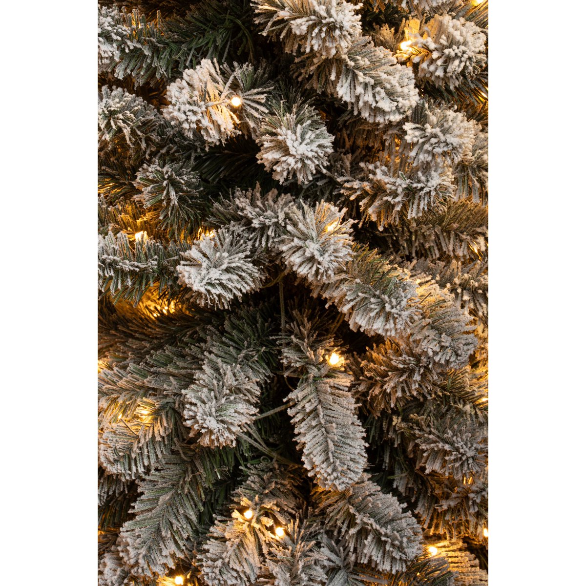 Künstlicher Weihnachtsbaum von Charlton mit warmweißer LED-Beleuchtung – H155 x Ø48 cm – Grün gefrostet