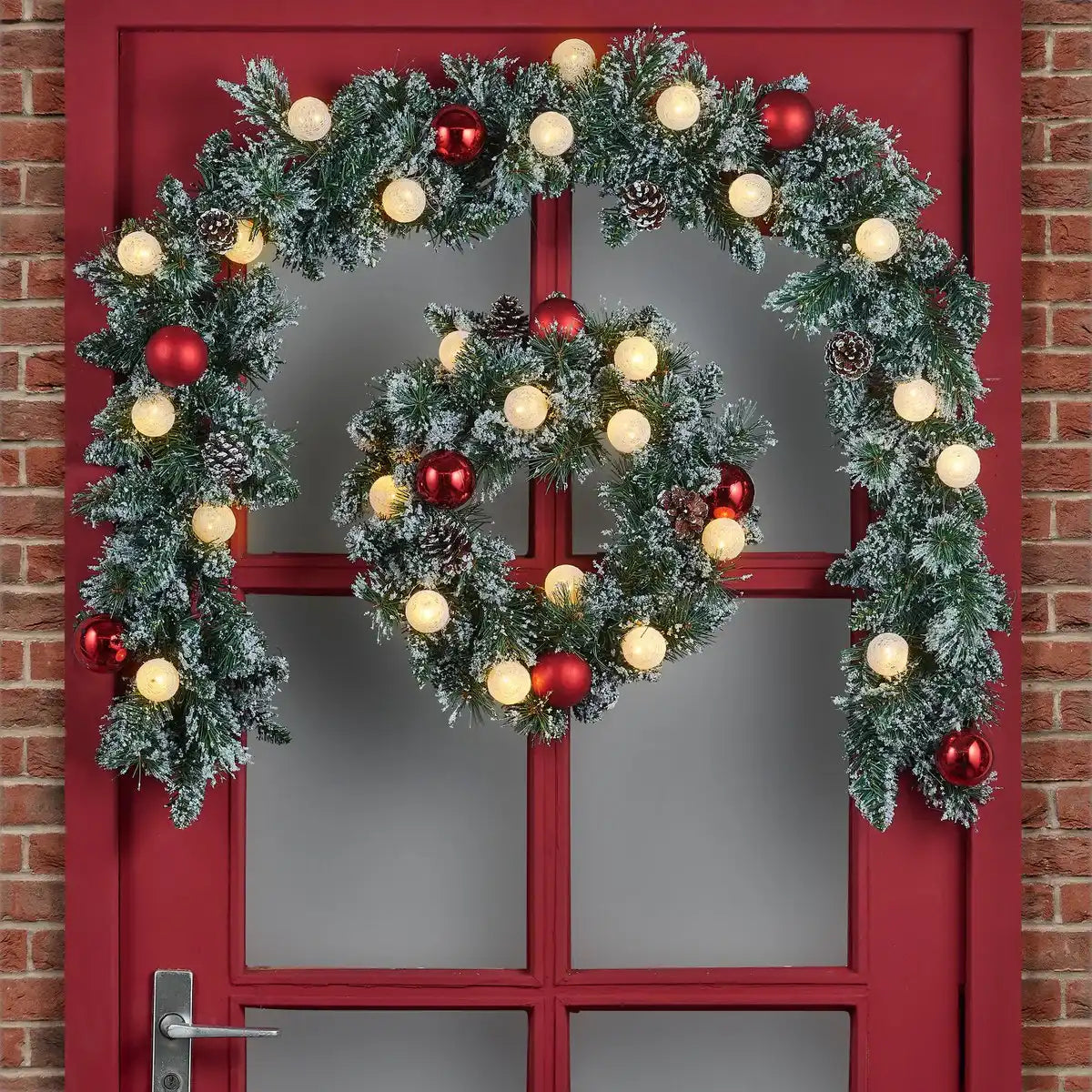 Weihnachtskranz mit warmweißer LED-Beleuchtung – Ø45 cm – Grün gefrostet, Rot