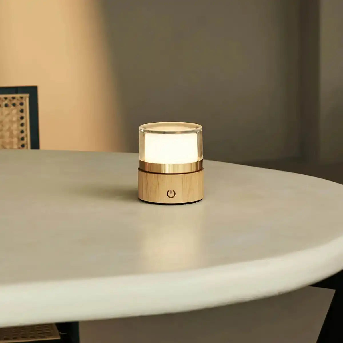 Leo hellbrauner kompakter wiederaufladbarer Lampe - Holz, dimmbares Licht