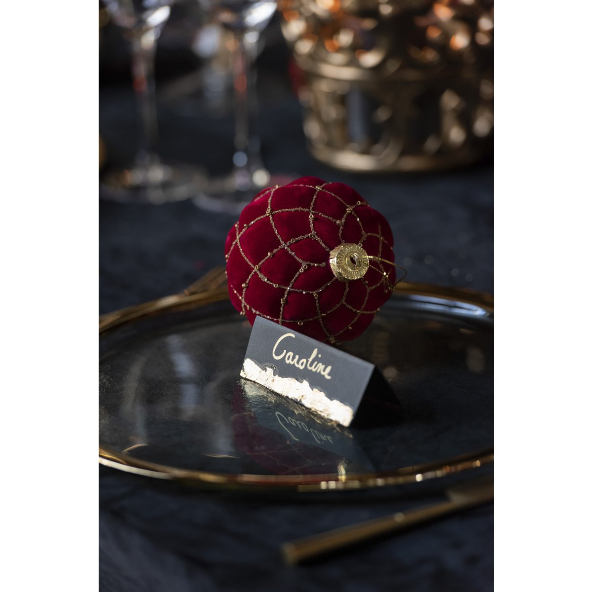 J-Line Box mit 4 Weihnachtskugeln, 2+2 Linien/kariertes Samtrot/Gold