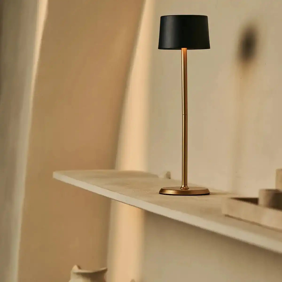 David Black & Gold wiederaufladbare Tischlampe 2 in 1 mit einstellbarer Höhe - dimmbar und kabellos mit 120 Stunden Akku
