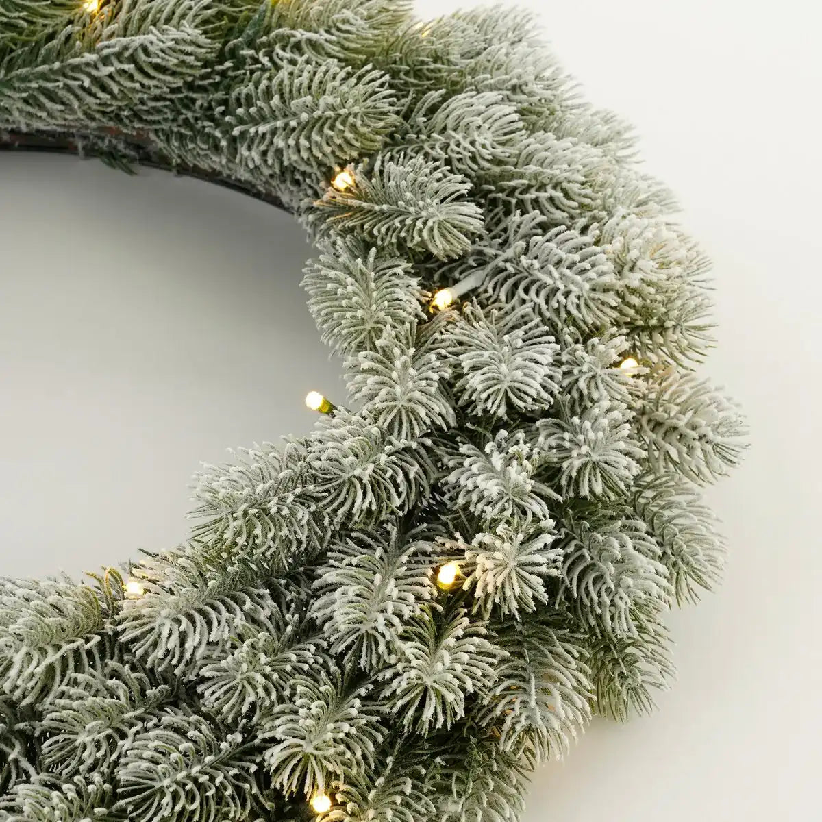 Weihnachtskranz mit LED-Beleuchtung – Ø60 cm – Grün gefrostet
