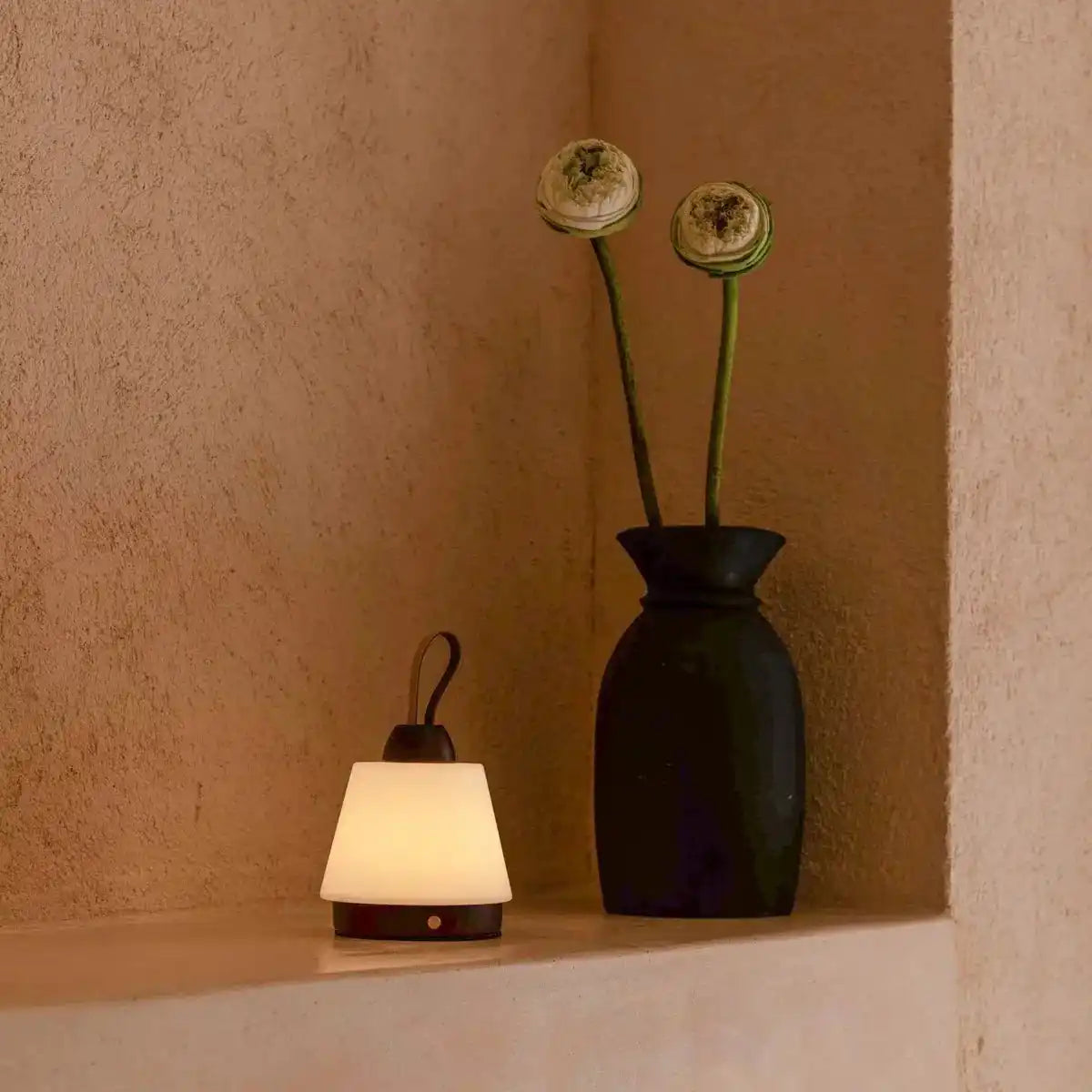 Liv Dunkelbraune wiederaufladbare Lampe – Lederband, dimmbar, 3 Lichtmodi, kabellos