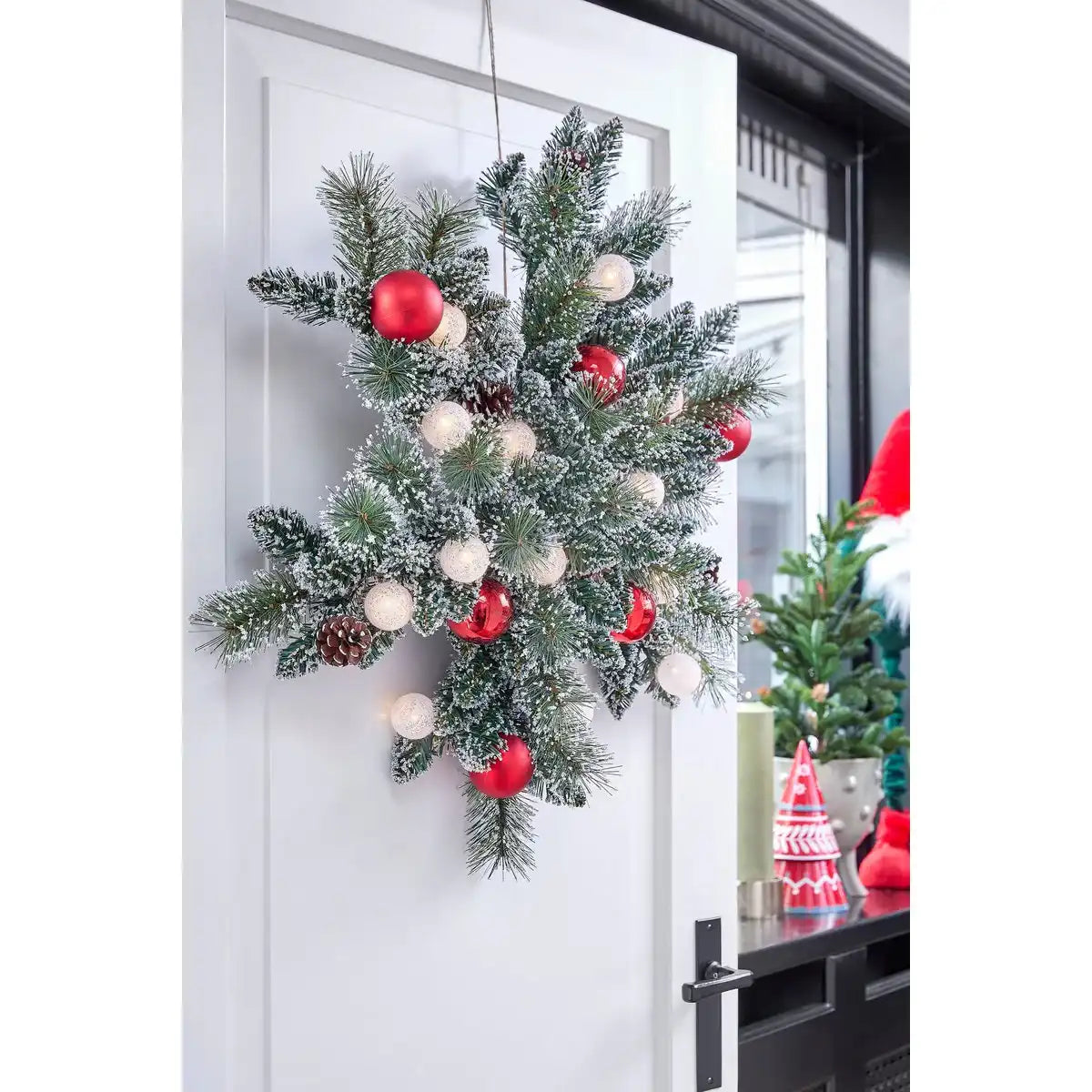 Weihnachtskranz Stern mit warmweißer LED-Beleuchtung – Ø90 cm – Grün gefrostet, Rot