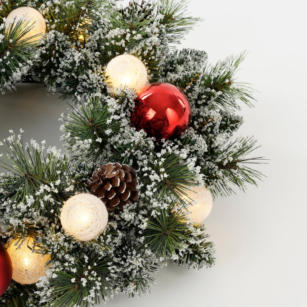 Weihnachtskranz mit warmweißer LED-Beleuchtung – Ø45 cm – Grün gefrostet, Rot