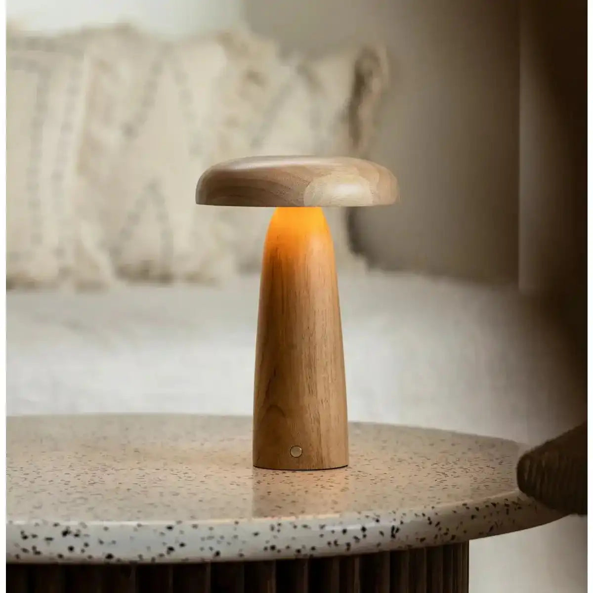 Lennart Tischlampe aus Holz – wiederaufladbare, dimmbare und kabellose Beleuchtung