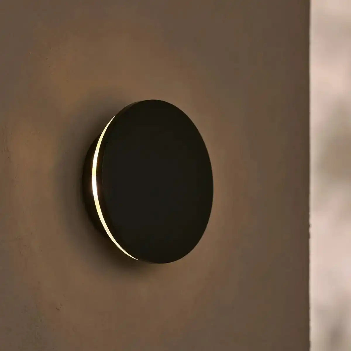 Lou Black Cordless Wall Light - wiederaufladbar und dimmbar mit Touch Control - 2700k warmes Licht