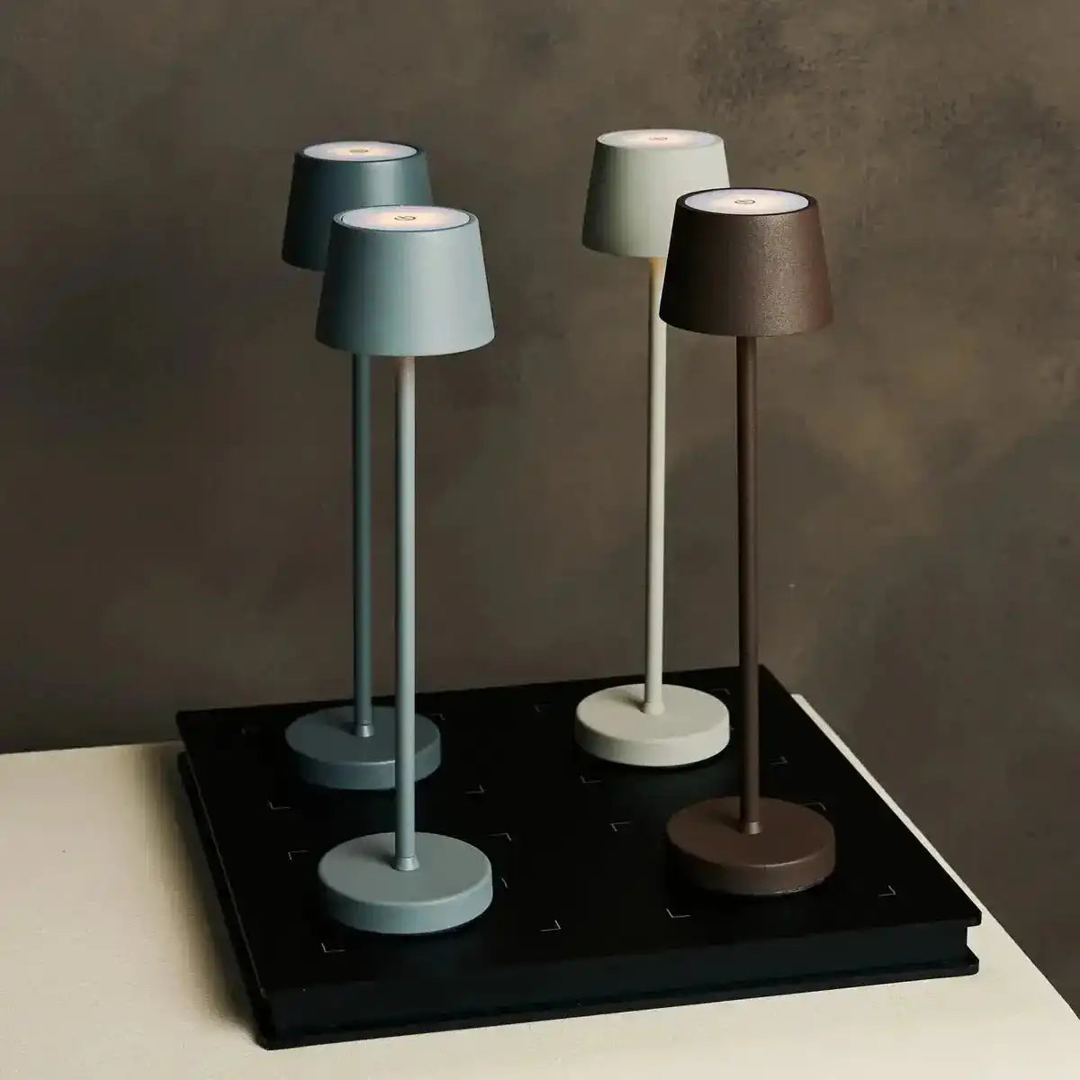 Amstel Station Professionelle drahtlose Ladestation mit 4 Ladeanschluss-Easy & Functional With Qi-Technology