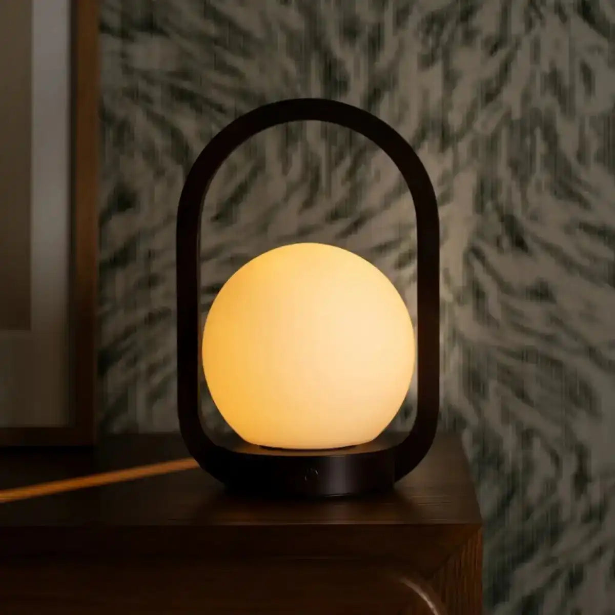 Skye dunkelbraune kabellose Holzlampe | Wiederaufladbares und dimmbares Design