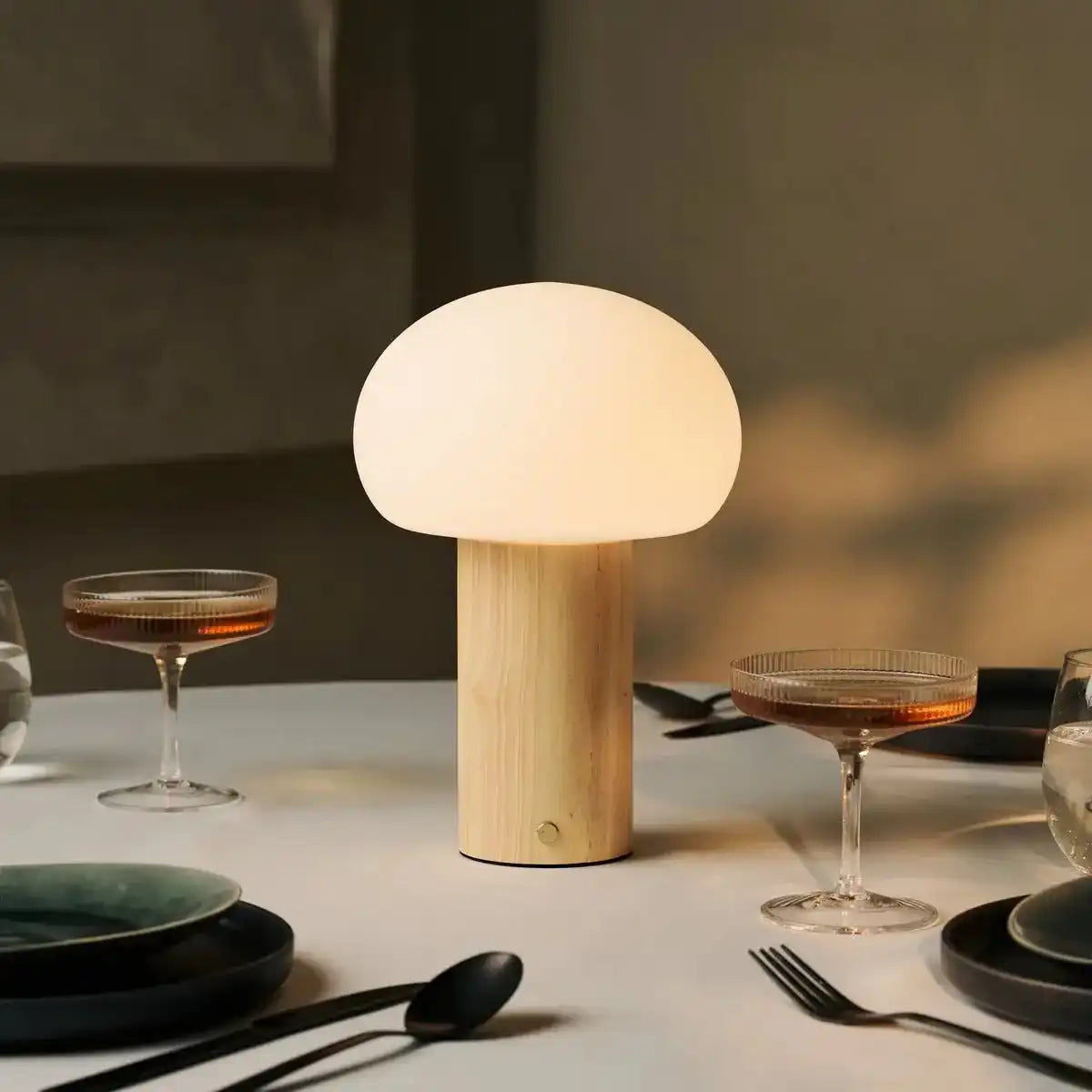 Sam hellbraunes Holztischlampe mit Glas & wiederaufladbarem Akku | Dimmbare und vielseitige Beleuchtung