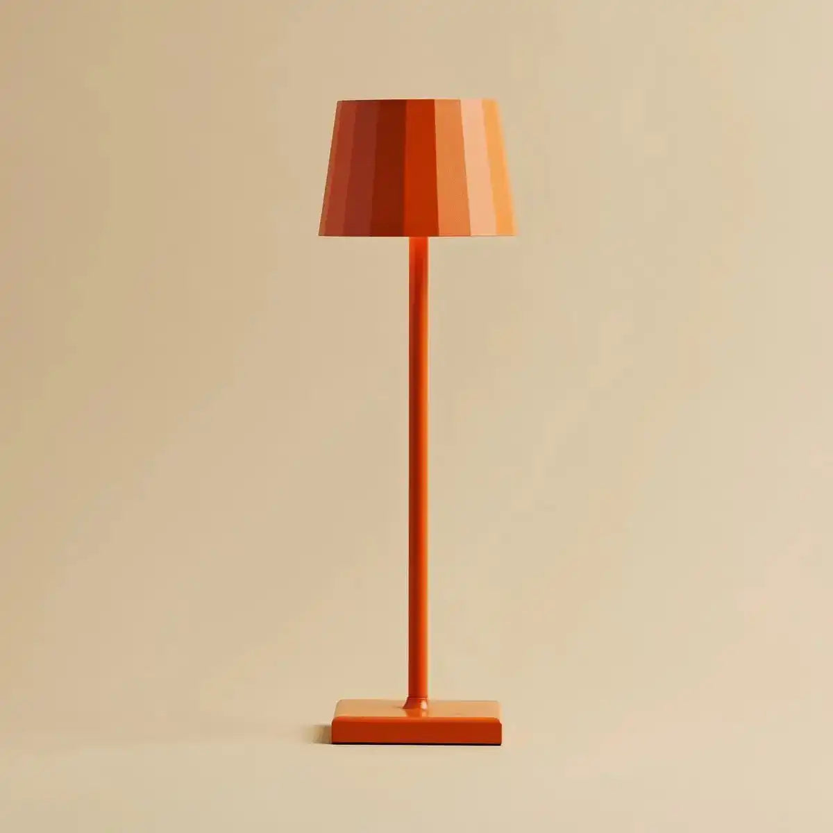 Combi Set Professional-4 x Wouter Blossom Orange wiederaufladbare Tischlampen & 1 x Amstel Wireless Ladestation mit Qi-technologyr