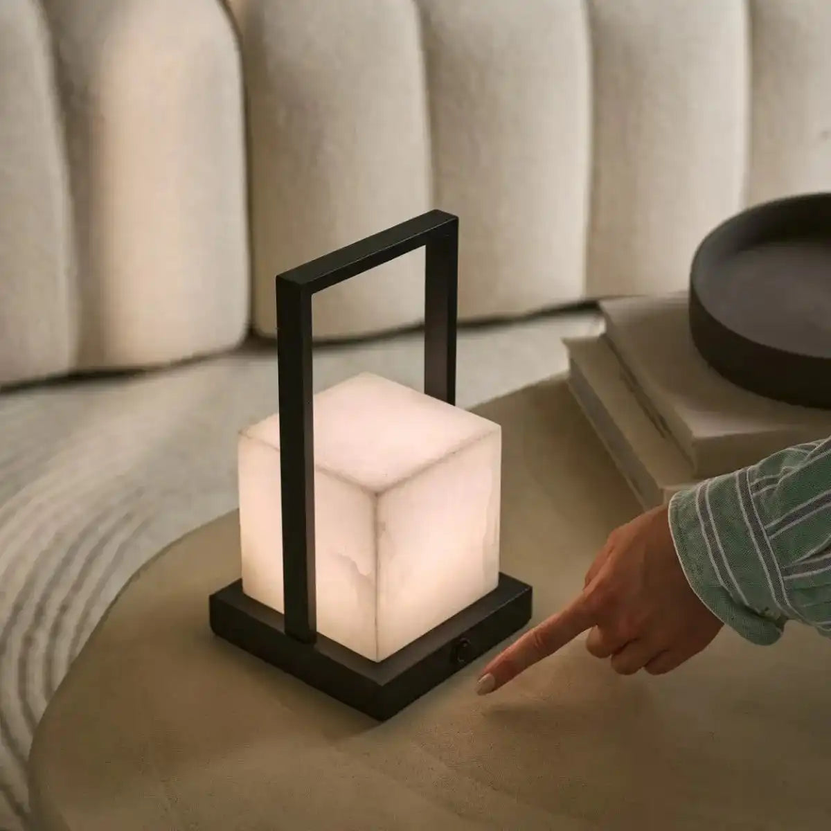 Wiederaufladbare Tischlampe Nola aus Alabaster l Drei Lichtmodi und wiederaufladbar