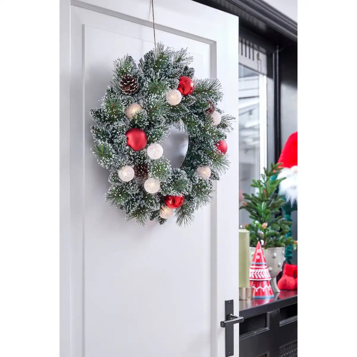 Weihnachtskranz mit warmweißer LED-Beleuchtung – Ø45 cm – Grün gefrostet, Rot