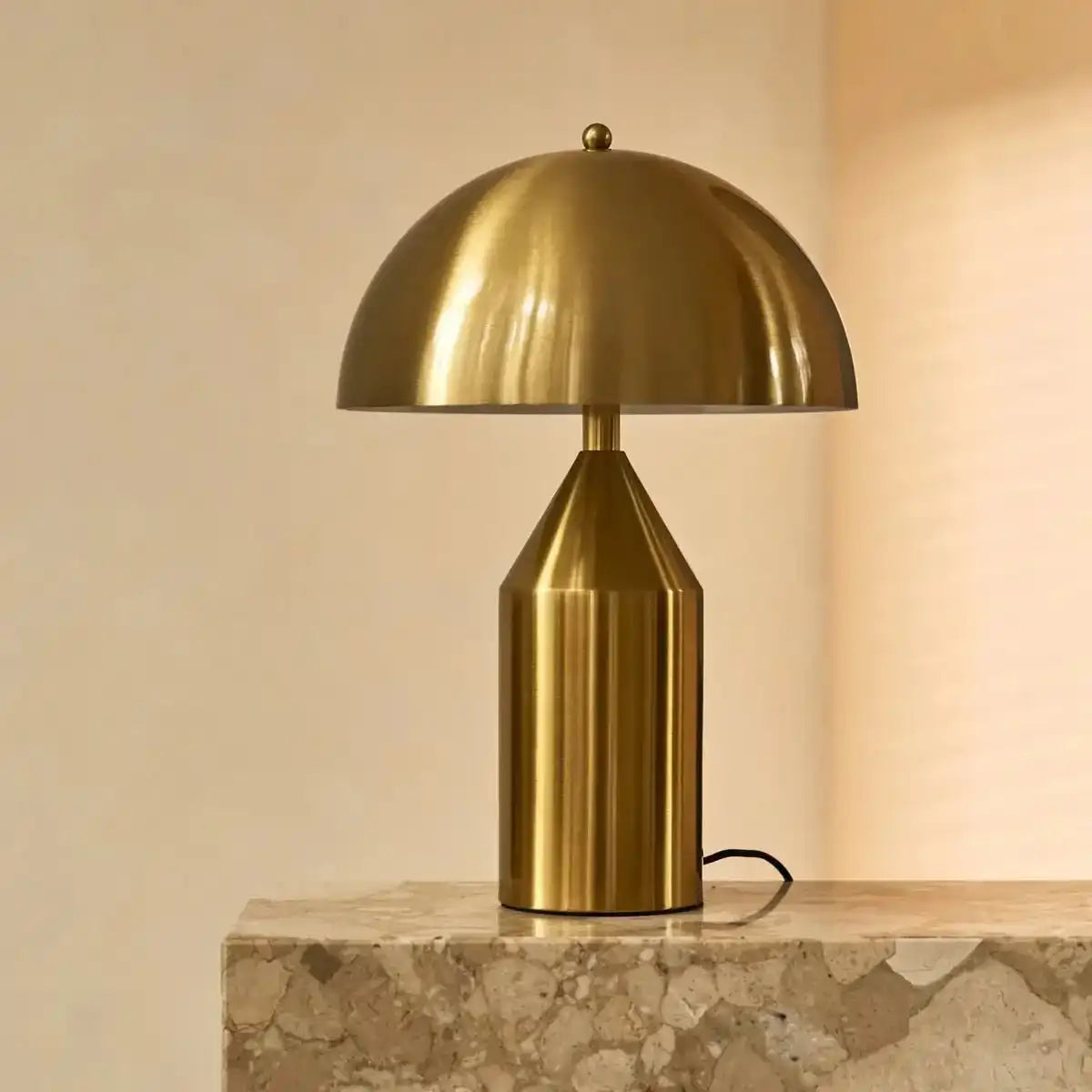 Otto Gold Dressoir Lamp – Stilvolle Tischlampe aus Metall für jeden Raum
