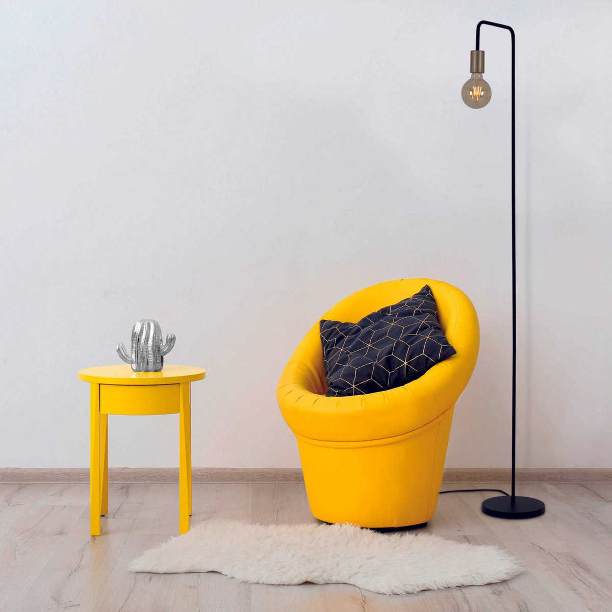 Stehleuchte "MODO" aus Metall in Schwarz,, Fassungen in Gold, E27-Fassung, Tischlampe für Wohnzimmer, Esszimmer, Küche, Diele, Flur oder Büro, 150 hoch
