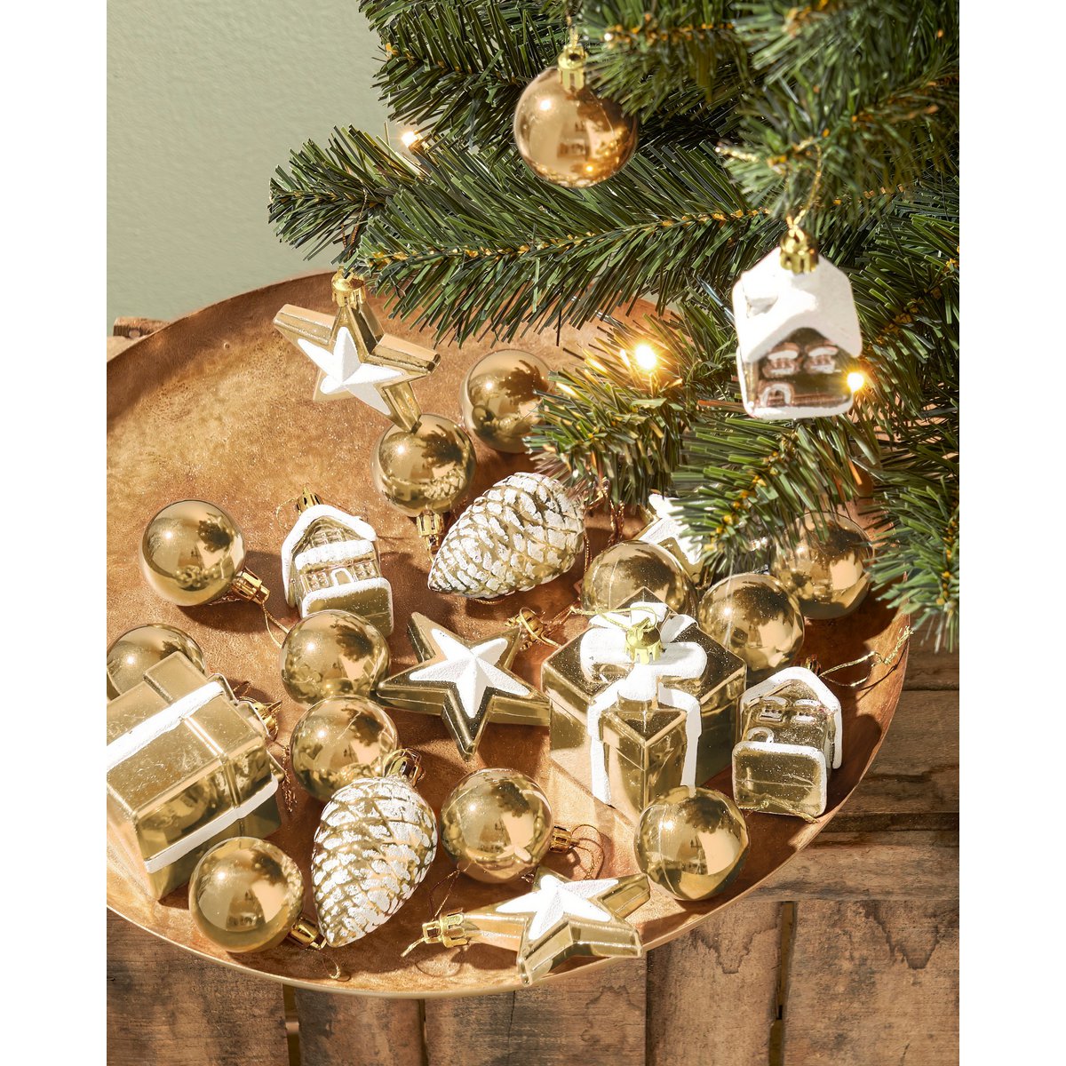 Joy Künstlicher Weihnachtsbaum mit 26 Ornamenten und LED-Beleuchtung – H90 x Ø50 cm – Grün, Gold