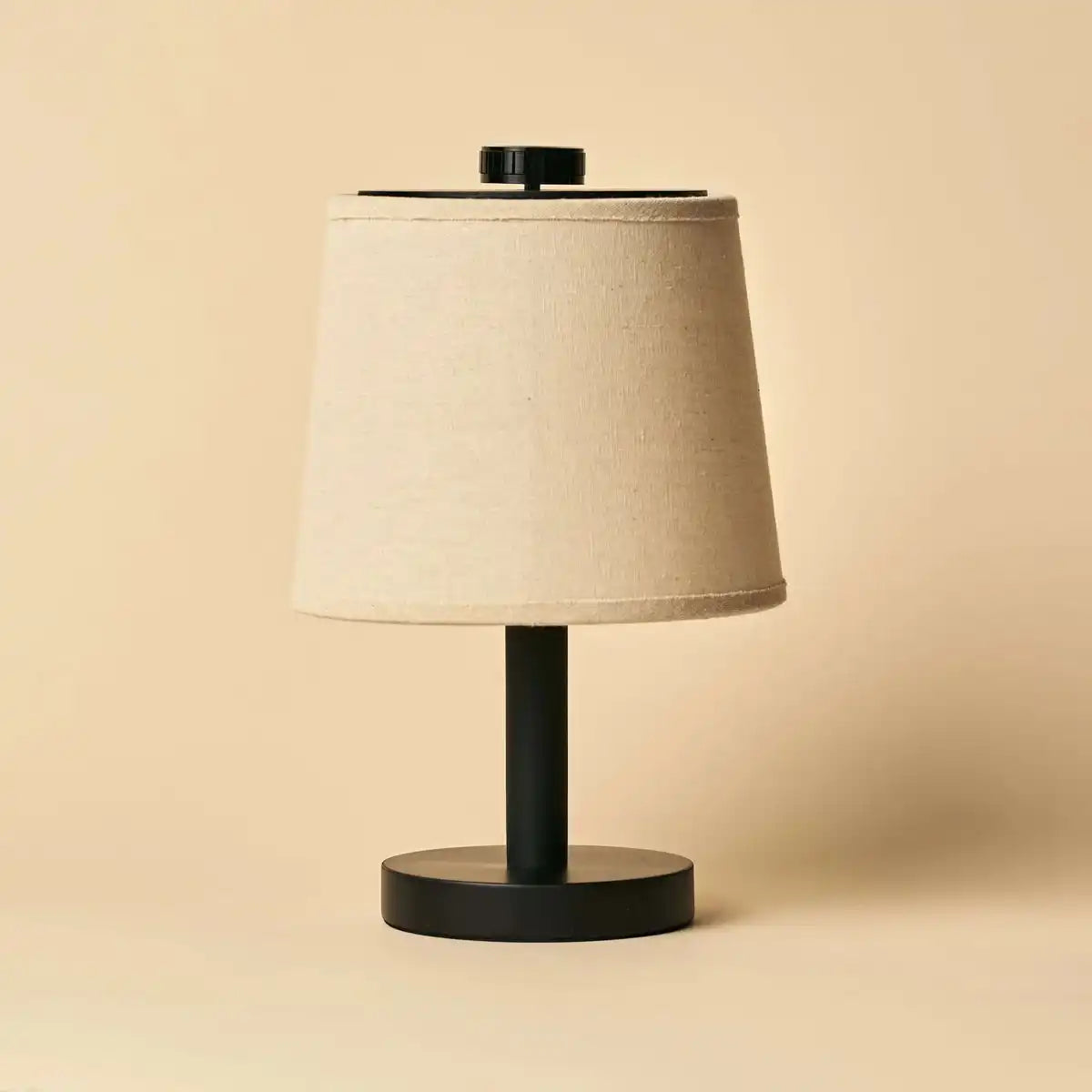Rover Schwarze Holzlampe - wiederaufladbar, schnurlos und dimmbarer Schatten