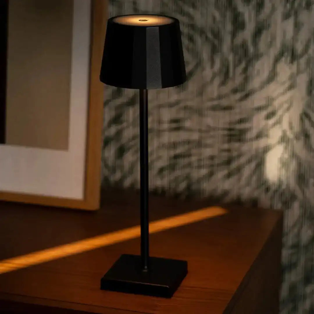 William Black wiederaufladbare Tischlampe aus Eisen – 120-Stunden-Akku, dimmbar, USB-C-Aufladung