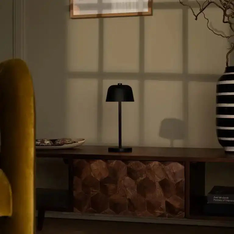Anton Black wiederaufladbare Tischlampe | Stilvolle und kabellose Beleuchtung