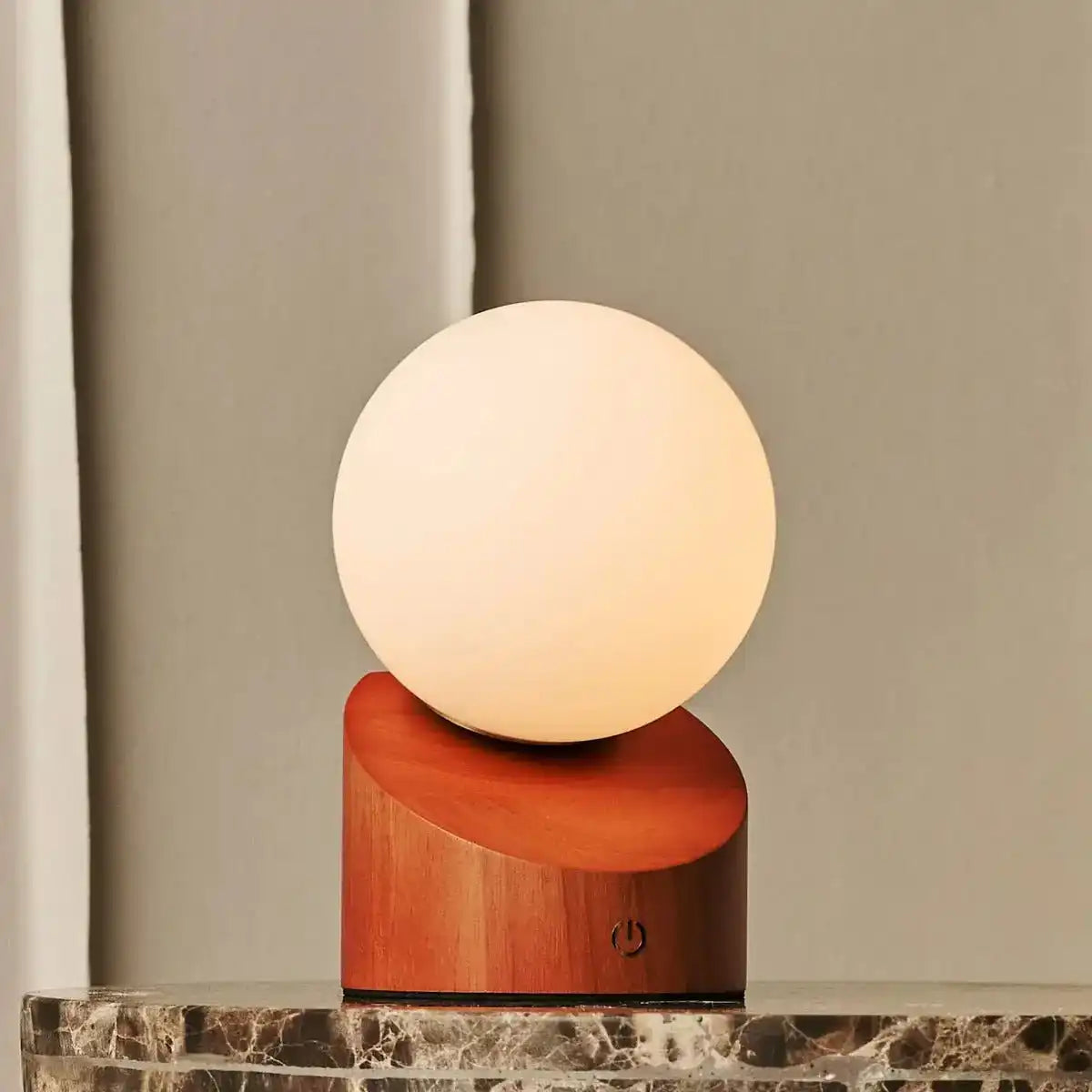 Morris Chestnut Brown Stylish wiederaufladbare Lampe-schnurlos, dimmbar, umweltfreundliches Design