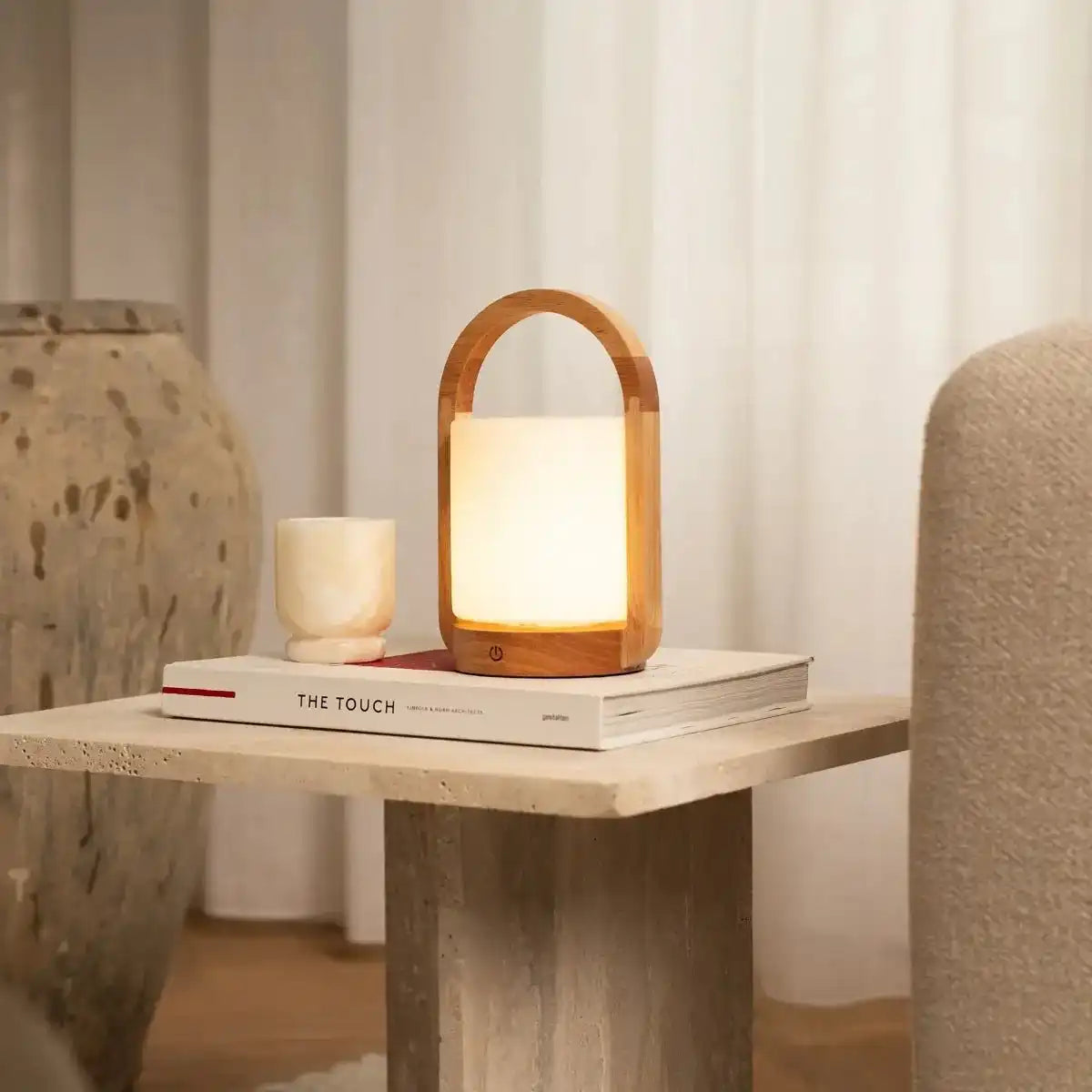 George Hellbraune wiederaufladbare Holzlampe – Glas, Griff und bis zu 100 Stunden Akku