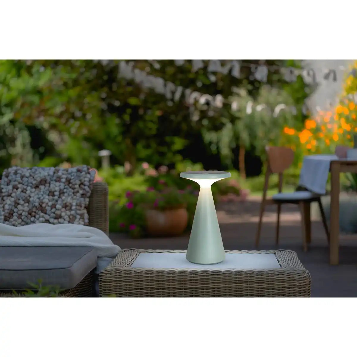 Solar-Akku-Tischleuchte "Palu" für Außen und Innen, aus Kunststoff in Grün , 20 cm hoch