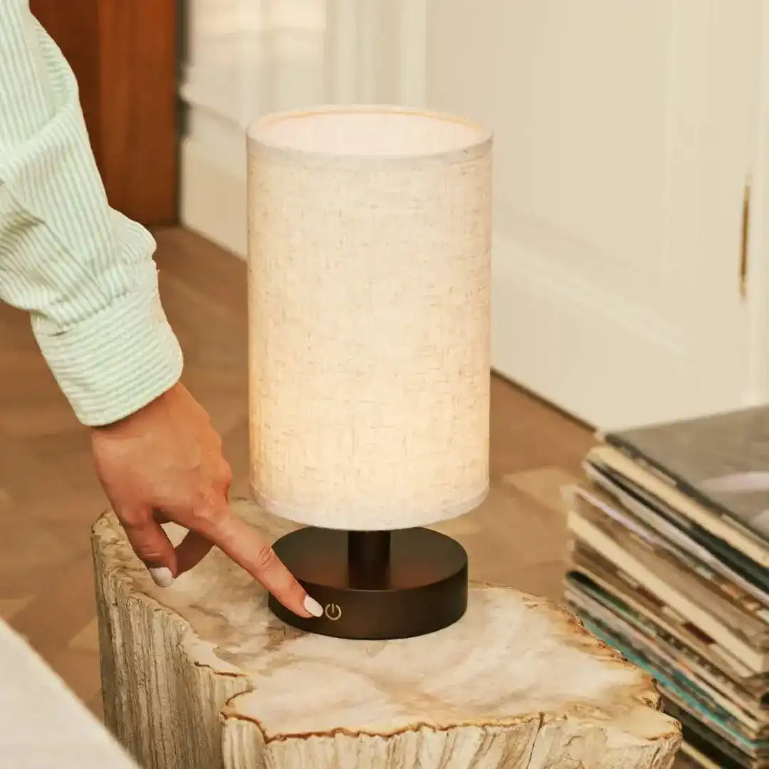 Ben dunkelbraune Holztischlampe-wiederaufladbar, dimmbar, USB-C-Antrieb