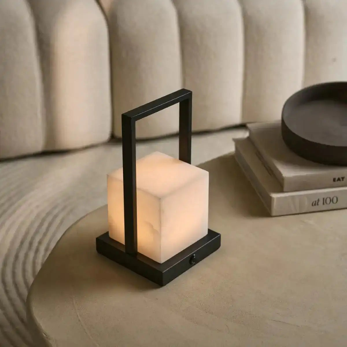 Wiederaufladbare Tischlampe Nola aus Alabaster l Drei Lichtmodi und wiederaufladbar