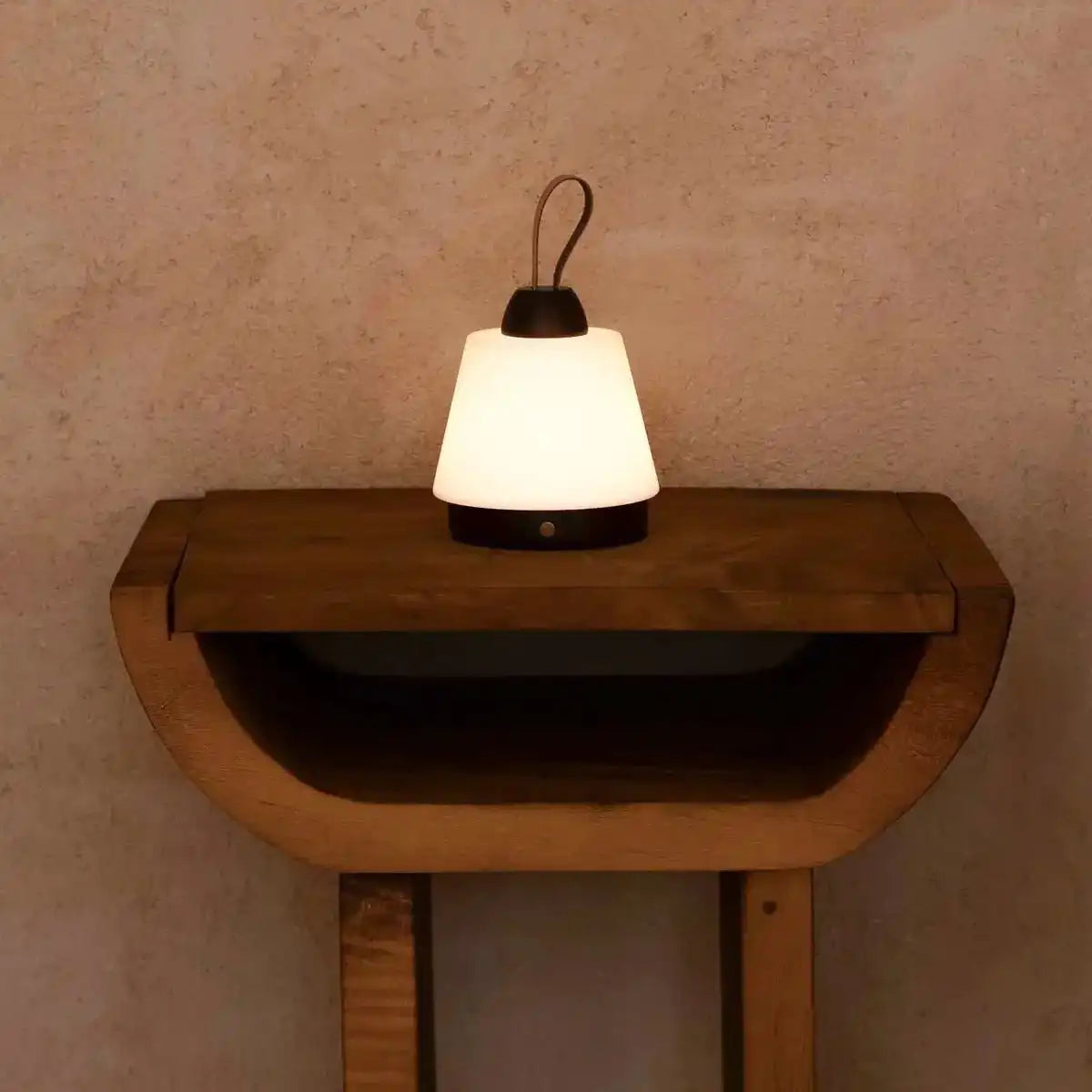 Liv Dunkelbraune wiederaufladbare Lampe – Lederband, dimmbar, 3 Lichtmodi, kabellos