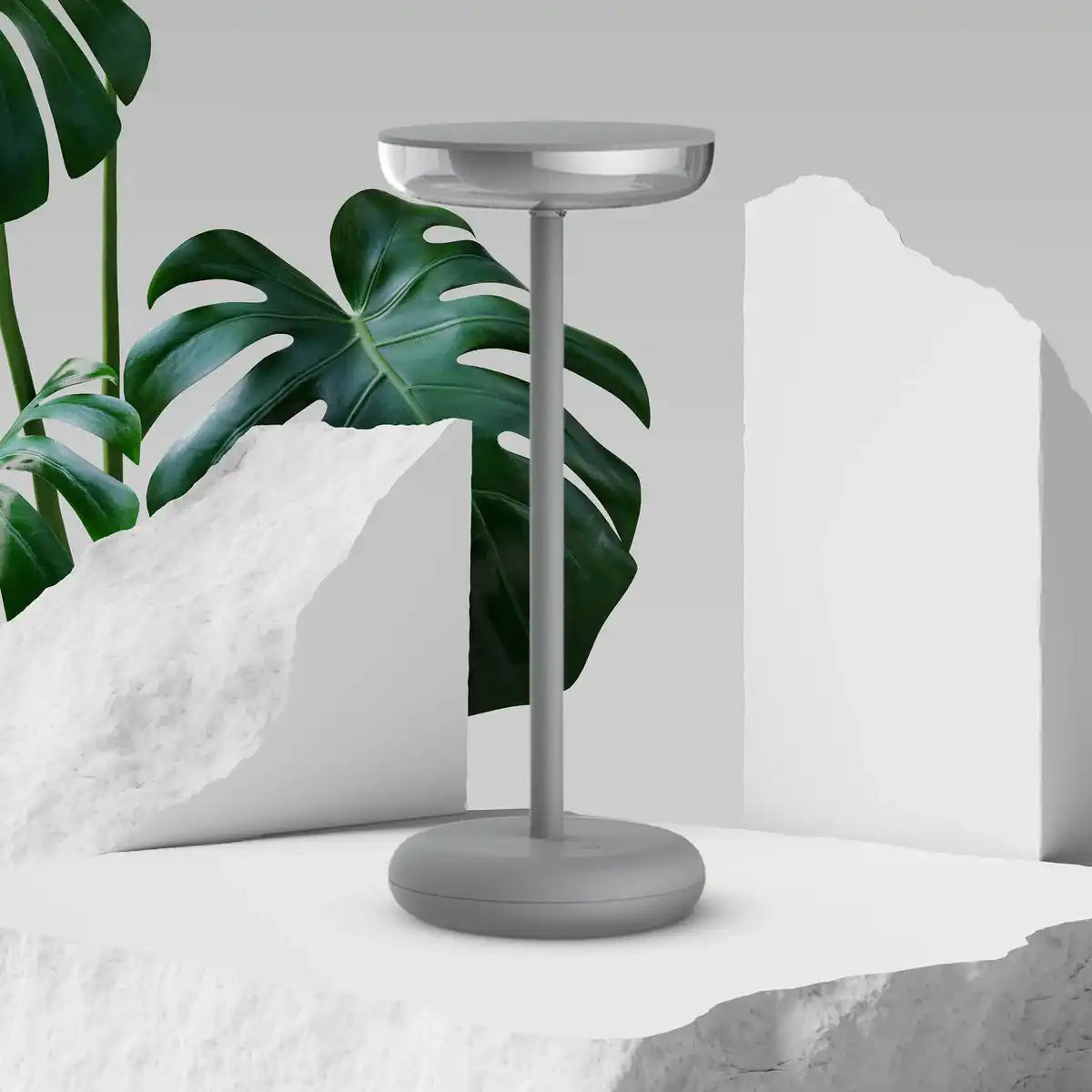 Akku-Tischleuchte "PASI" für Außen und Innen, aus Metall und Kunststoff in Grau, dimmbar, mit Touch- und Memory-Funktion, ca. 26 cm hoch