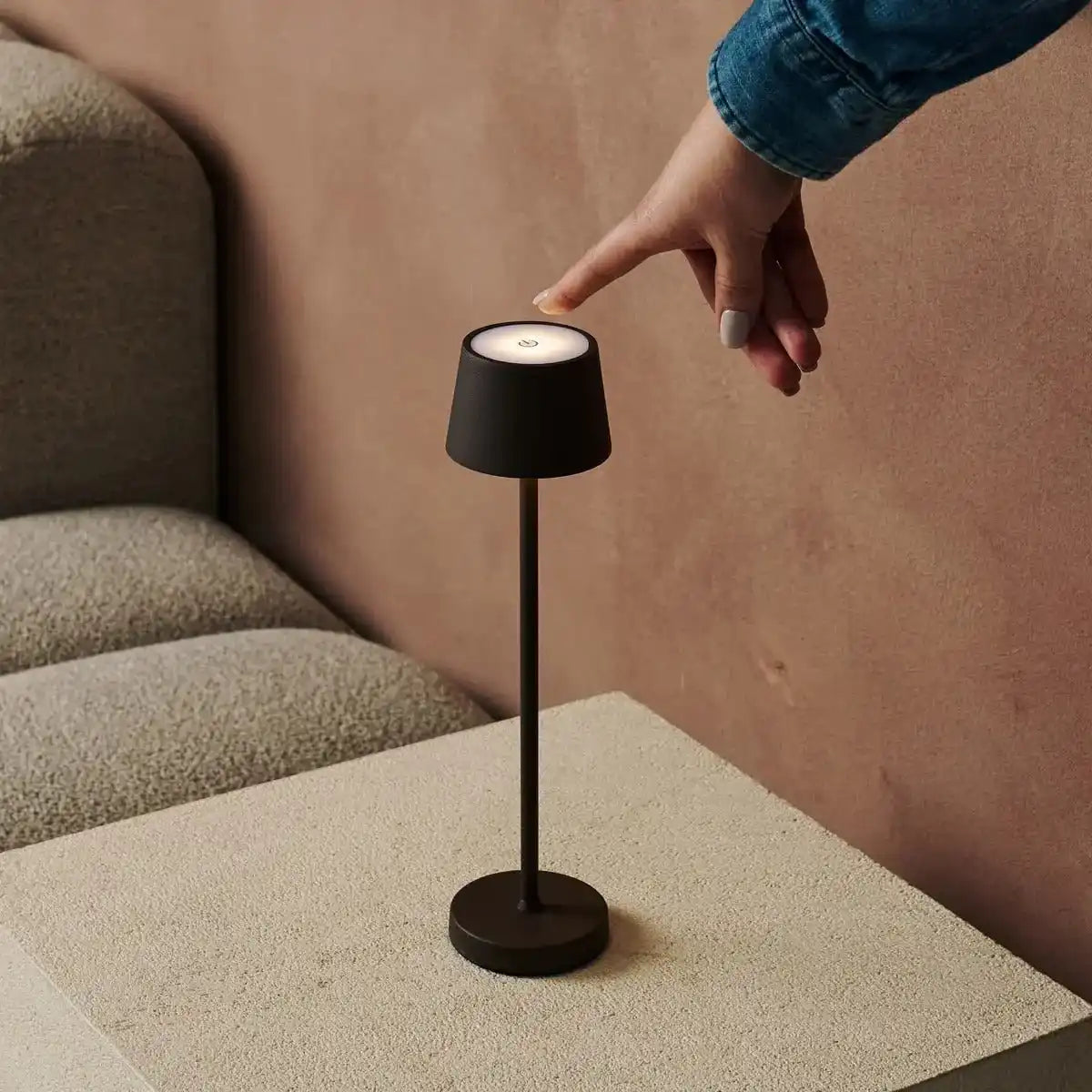 Vondel Mokka Brown wiederaufladbar und schnurloses Lampe perfekt für die Hotellerie - drahtlos wiederaufladbar über Ladestation