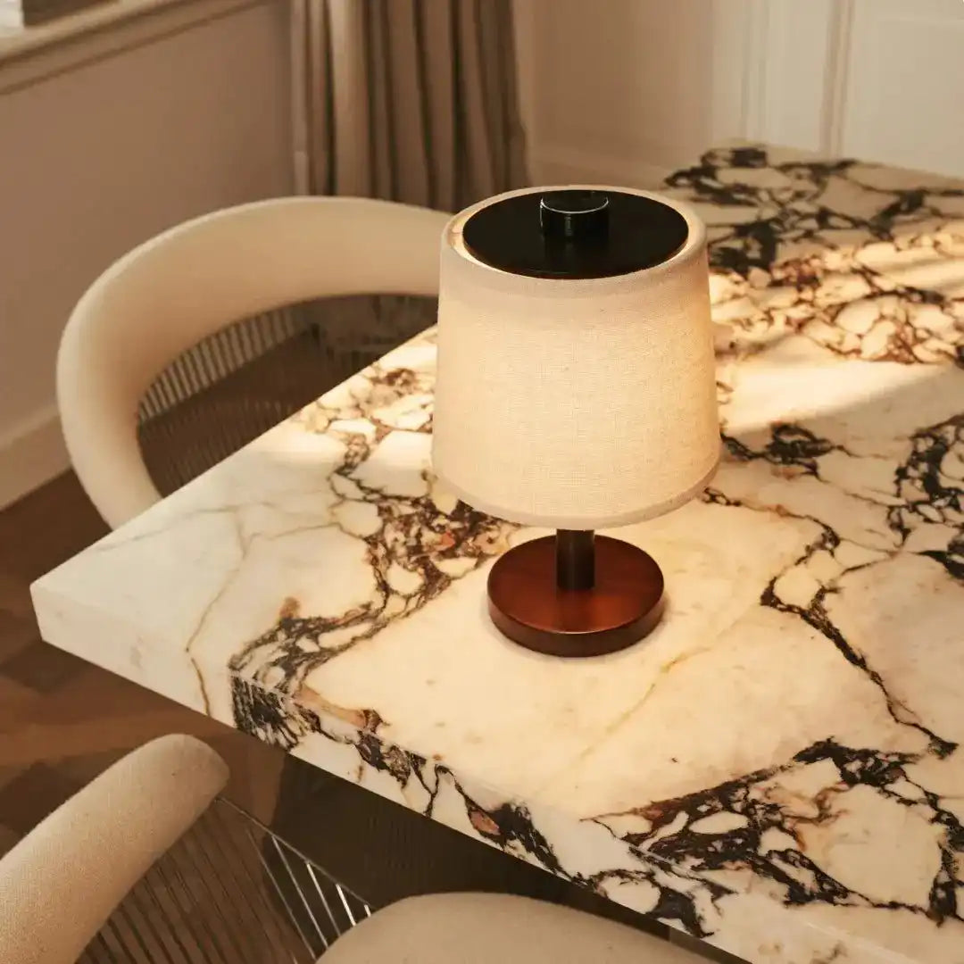 Rover dunkelbraune Holzlampe – wiederaufladbar, kabellos und dimmbarer Schirm