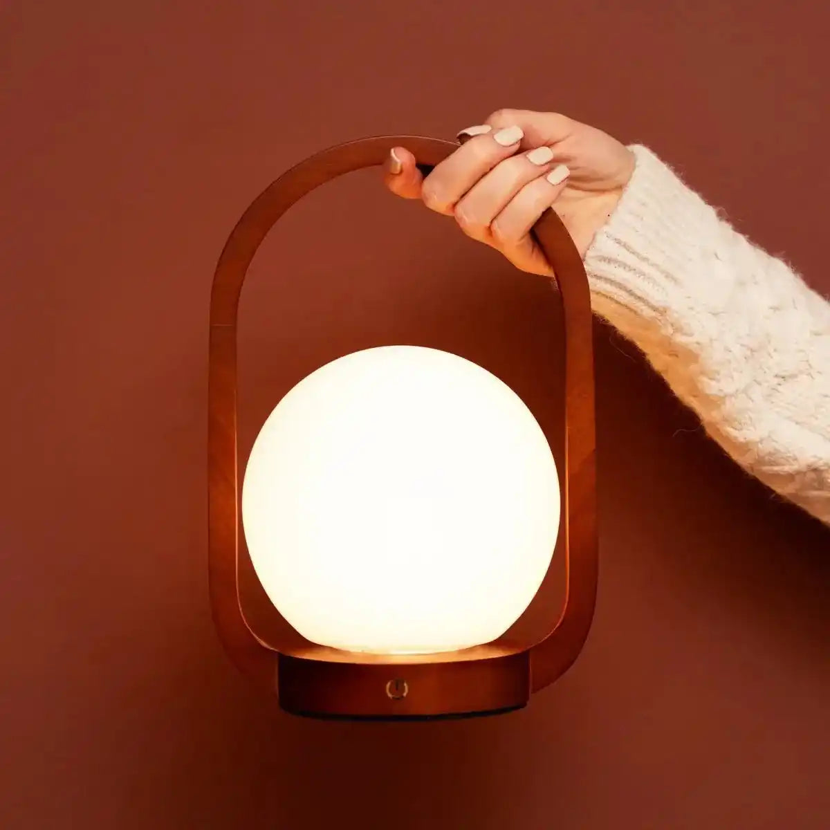 Skye Kastanienbraune kabellose Holzlampe | Wiederaufladbar und dimmbar