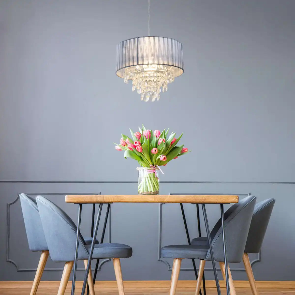 Deko-Pendelleuchte "KRISTALLO", Hängelampe aus Metall, transparentem Kunststoff und grauem Textilmaterial, E27-Fassung, für Esszimmer, Wohnzimmer, Diele oder Büro, 30 cm Durchmesser