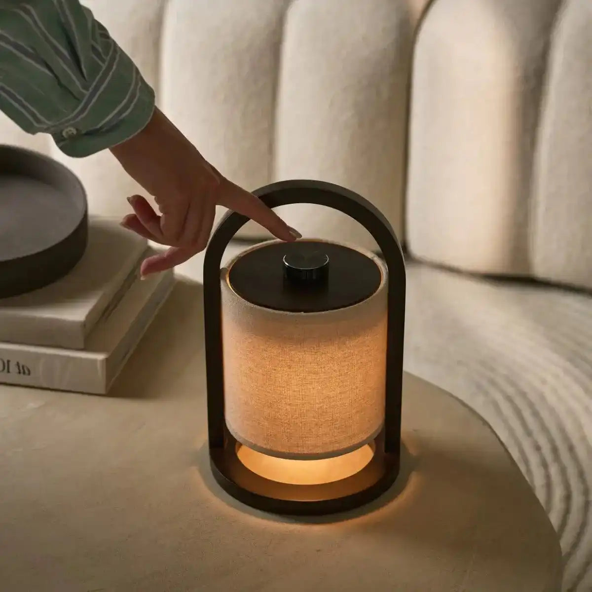 River Dunkelbraune kabellose Holzlampe – wiederaufladbar und dimmbar