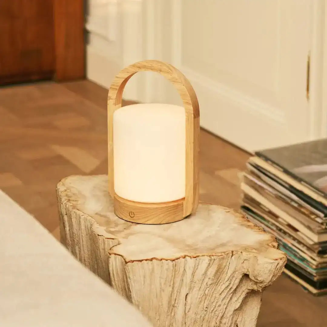 George Hellbraune wiederaufladbare Holzlampe – Glas, Griff und bis zu 100 Stunden Akku