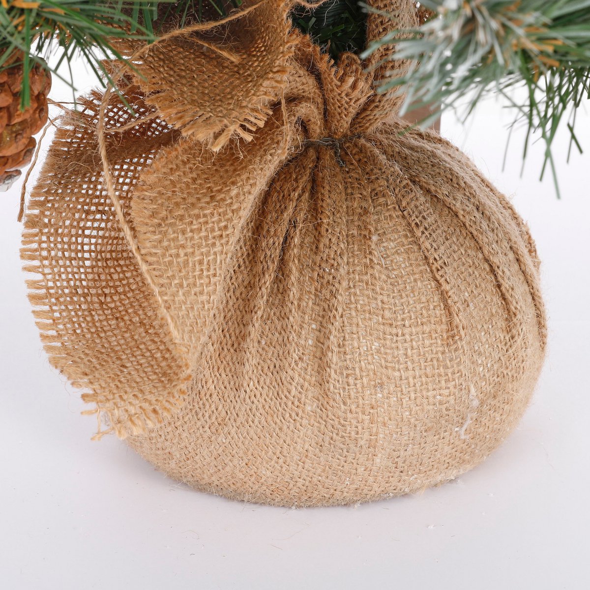 Kaiserin kunstkerstboom in Jute - H90 x Ø71 cm - Frosted Green