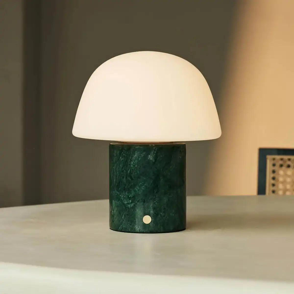 Maes Green / Verde Alpi - Elegante Marmorlampe, bis zu 100 Stunden Beleuchtung, stilvoll und funktional