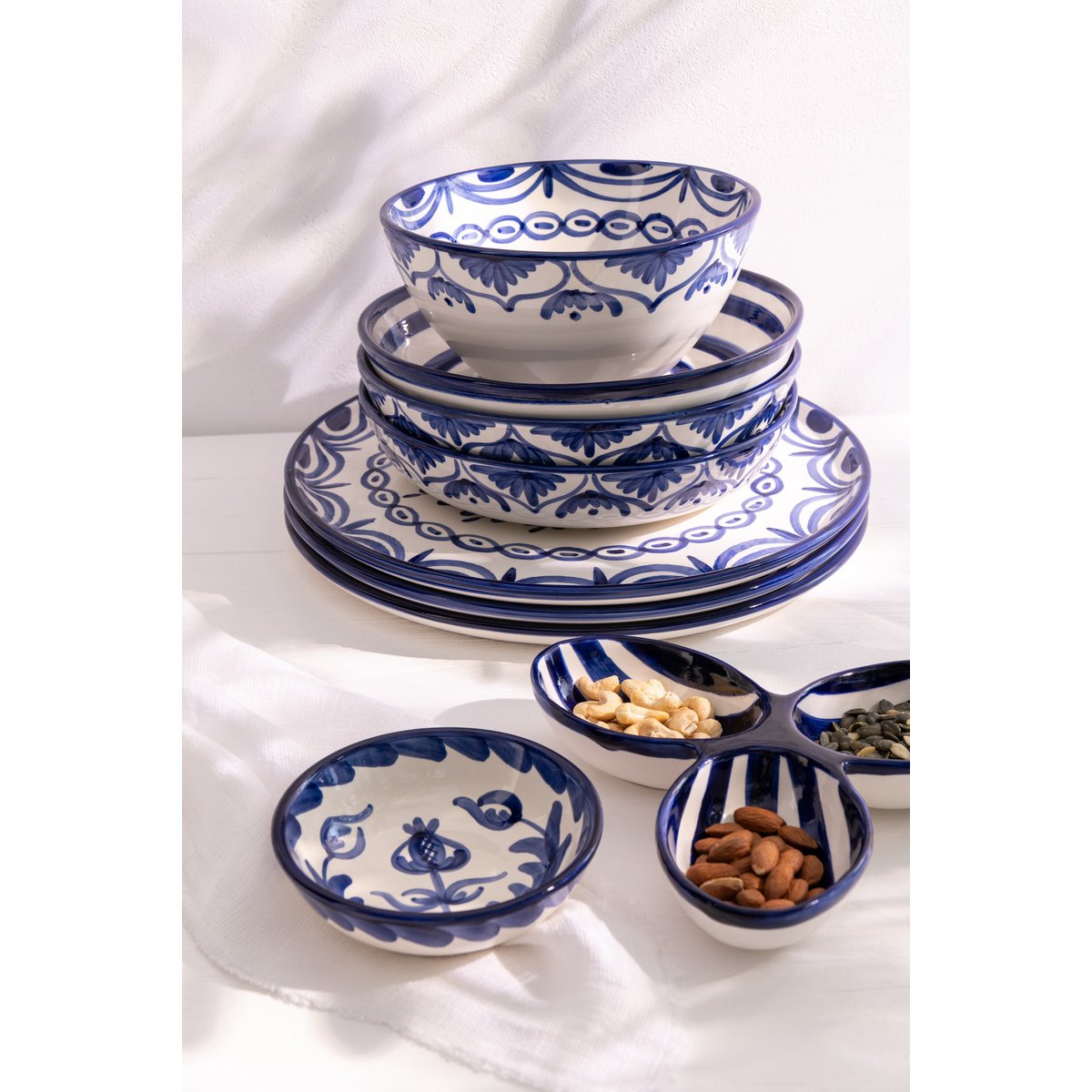 J -Line Serving Scale Granada Clover - Keramik - Weiß/Blau