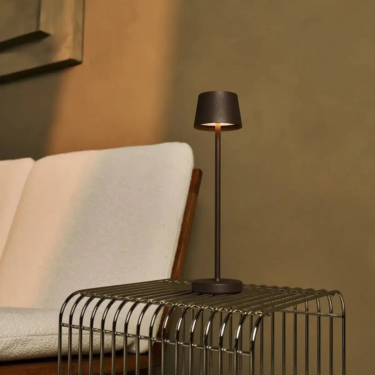 Vondel Mokka Brown wiederaufladbar und schnurloses Lampe perfekt für die Hotellerie - drahtlos wiederaufladbar über Ladestation