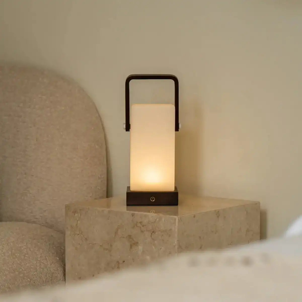 Harper dunkelbraune Holzlampe – kabellose wiederaufladbare Tischlampe mit Griff